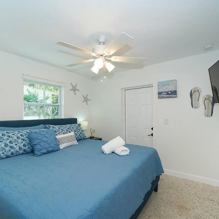 Appartamento Modern, Fresh - Only 3 Miles To The Beach! Sarasota Esterno foto