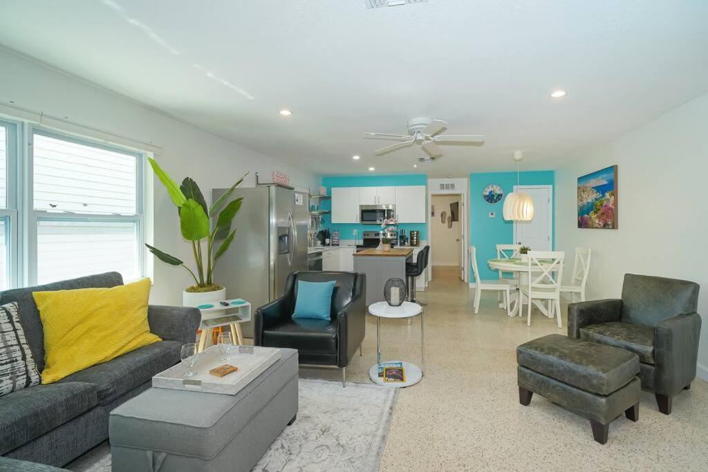 Appartamento Modern, Fresh - Only 3 Miles To The Beach! Sarasota Esterno foto