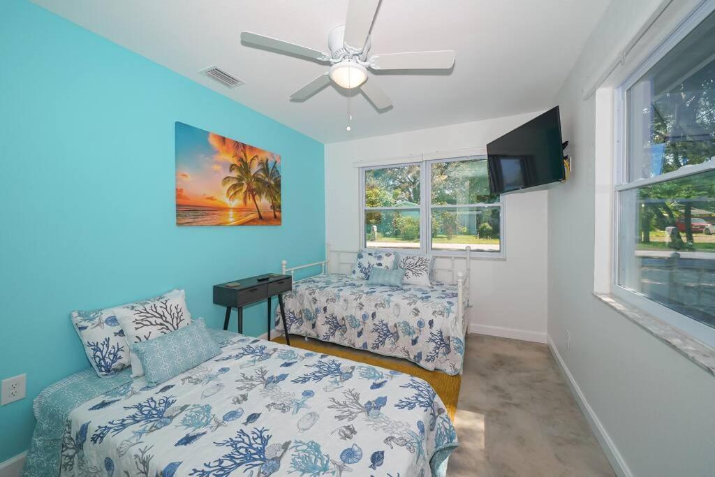 Appartamento Modern, Fresh - Only 3 Miles To The Beach! Sarasota Esterno foto