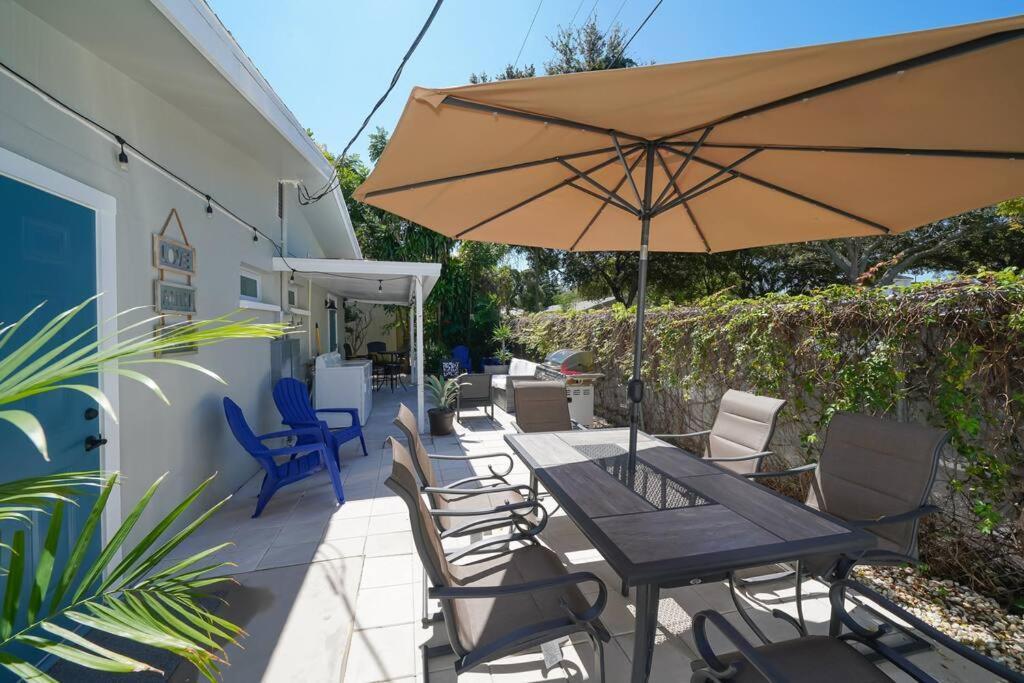 Appartamento Modern, Fresh - Only 3 Miles To The Beach! Sarasota Esterno foto