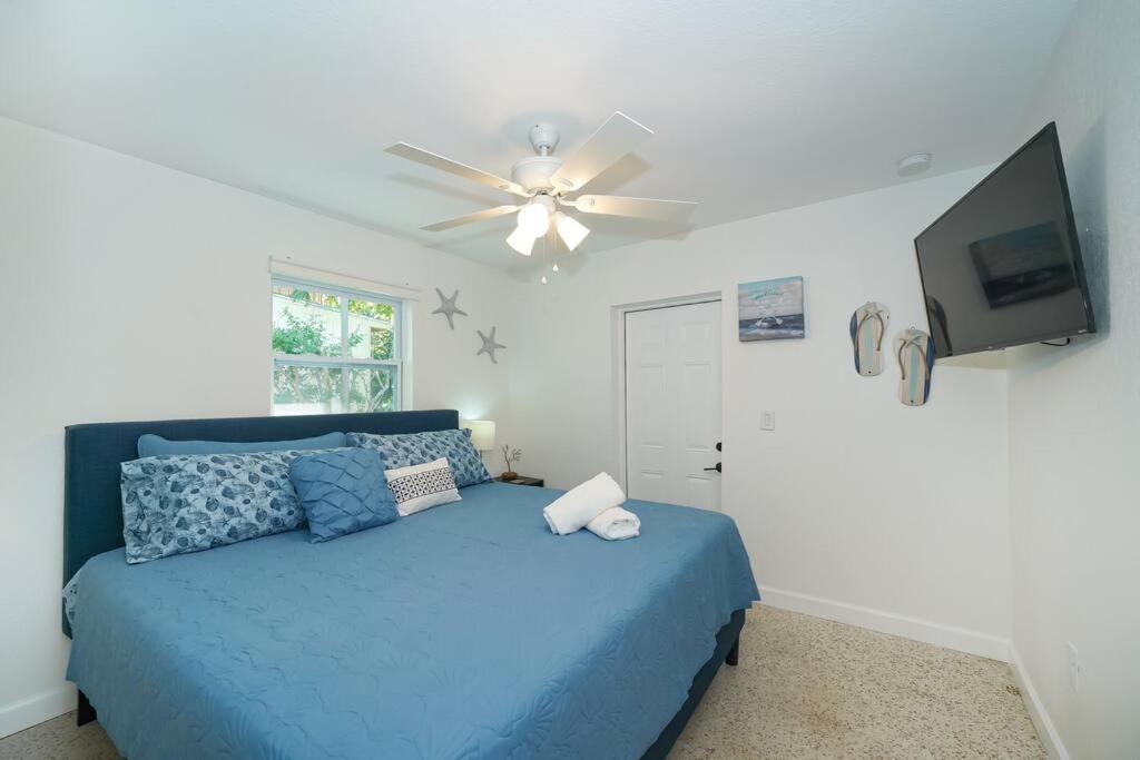 Appartamento Modern, Fresh - Only 3 Miles To The Beach! Sarasota Esterno foto