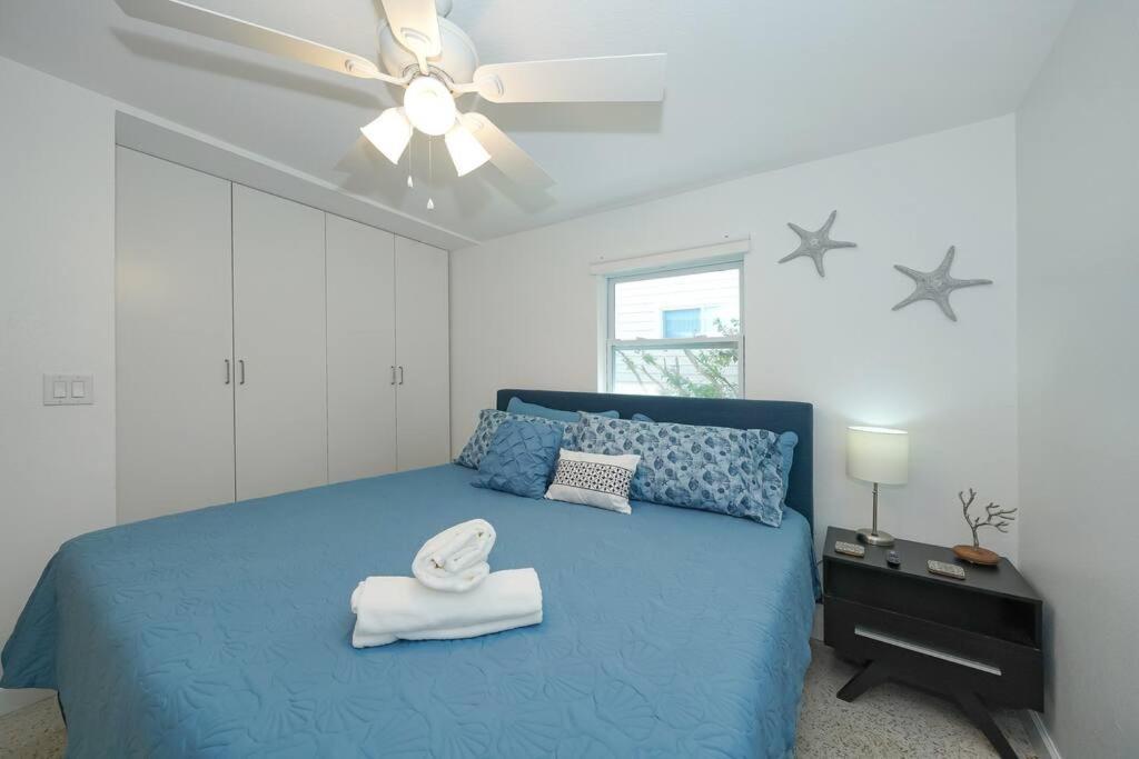 Appartamento Modern, Fresh - Only 3 Miles To The Beach! Sarasota Esterno foto